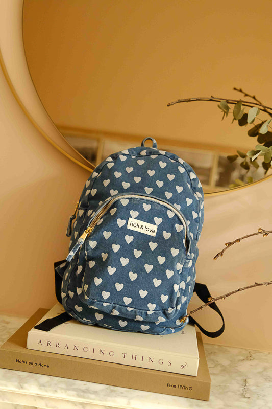 "Sac à dos en denim imprimé cœur, tissu en coton. Accessoire enfant ou adulte idéal pour ranger toutes ses affaires d'école et de voyage. "