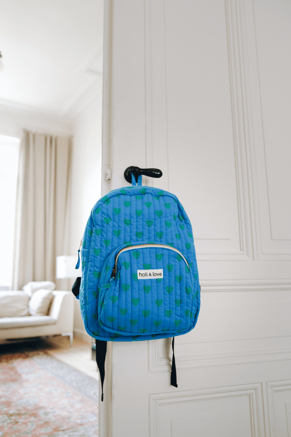 Sac à dos pour enfant avec une poche extérieure, fermeture zip, couleur bleu Hawaii motif cœurs verts, coton biologique, accessoire de mode ethique en coton bio mixte unisexe